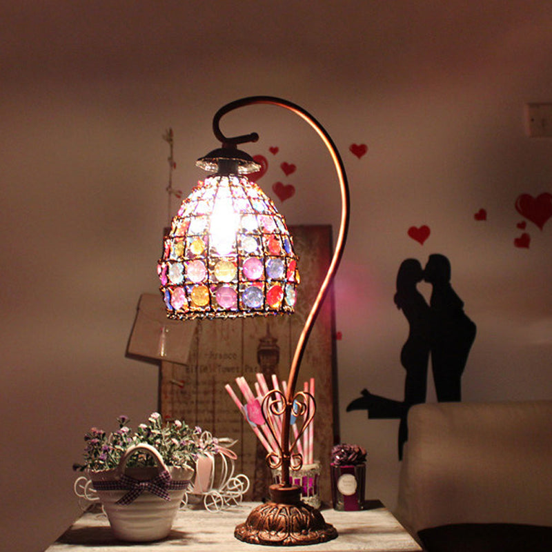 Elegante Nachttischlampe mit verstellbarem Hals