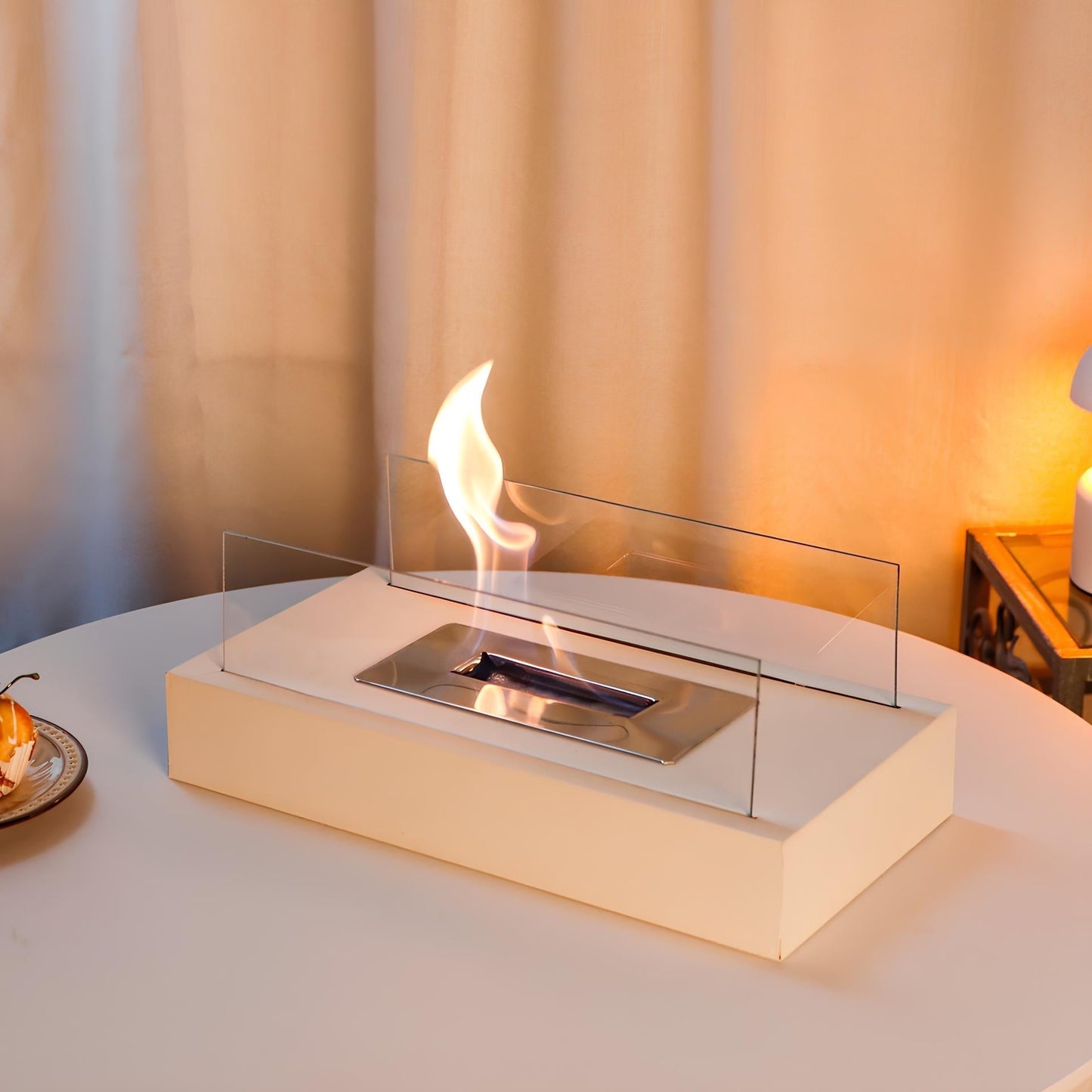 Außen-Tischkamin mit realistischer Glasflamme