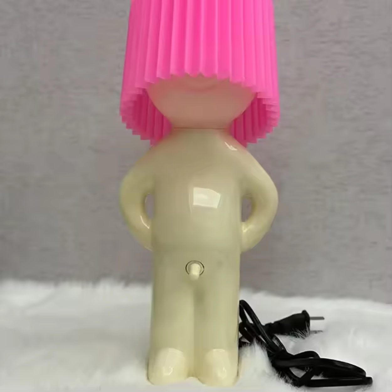 Originelle Schreibtischlampe in Figurenform