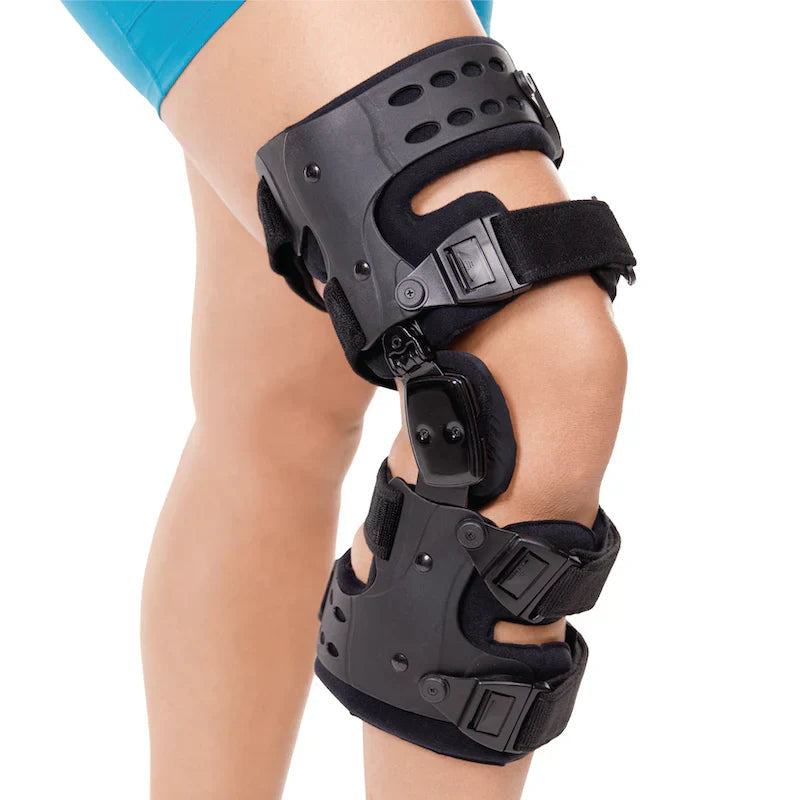Elastische Kompressionskniebandage zur sportlichen Rehabilitation