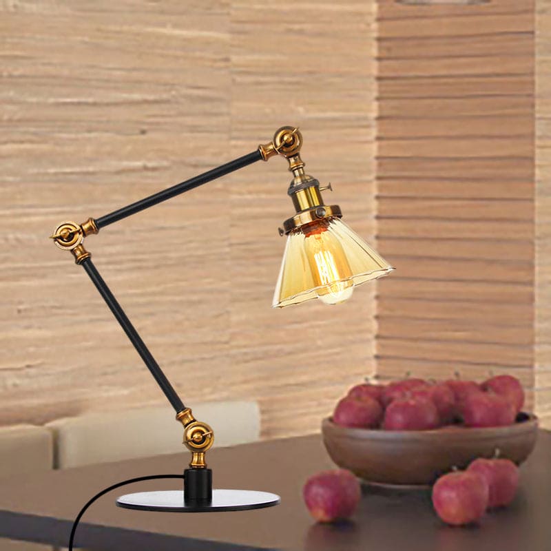 Elegante Tischlampe aus klarem konischem Glas