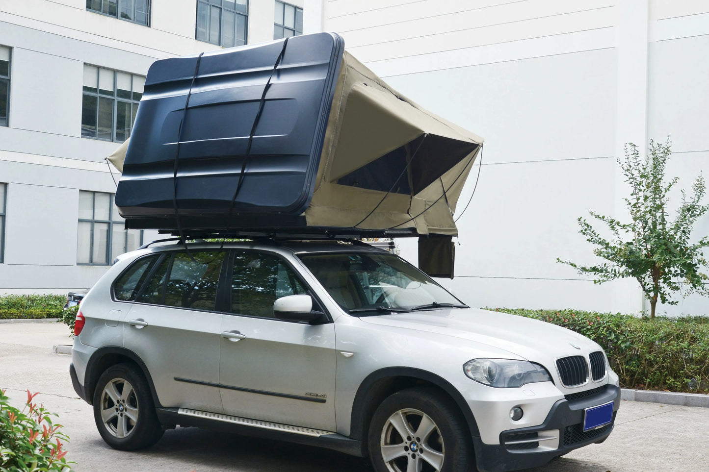 Kompaktes 3-Personen-Dachzelt fürs Auto