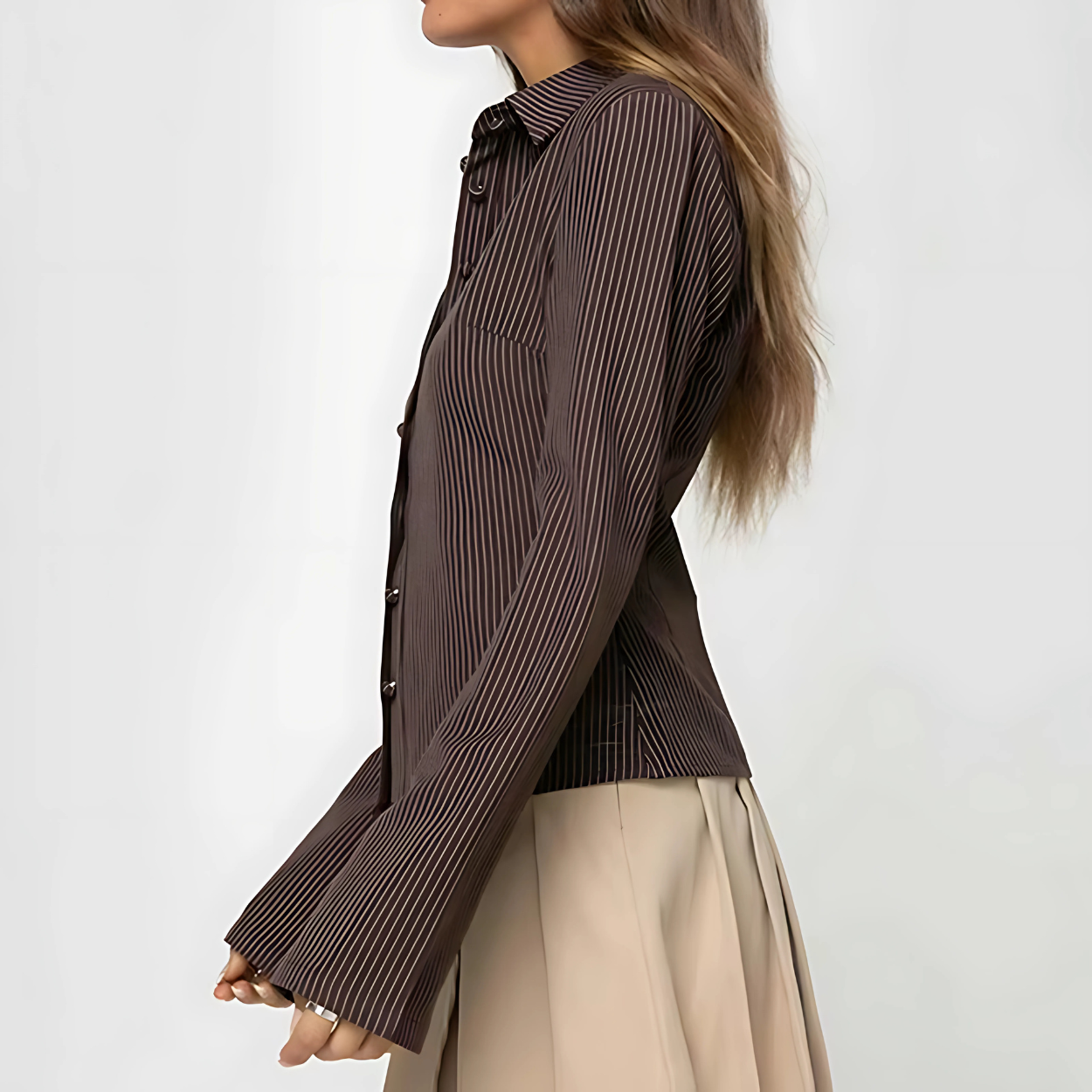 Elegante Damenbluse mit braunen Streifen