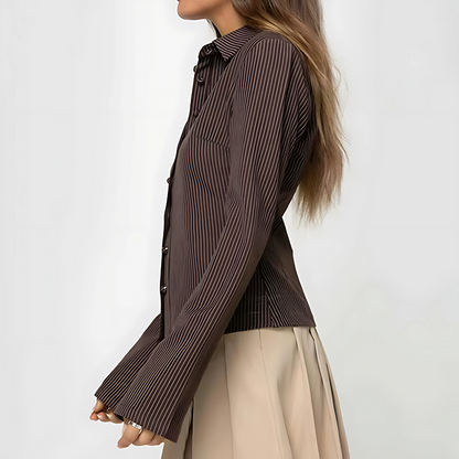 Elegante Damenbluse mit braunen Streifen