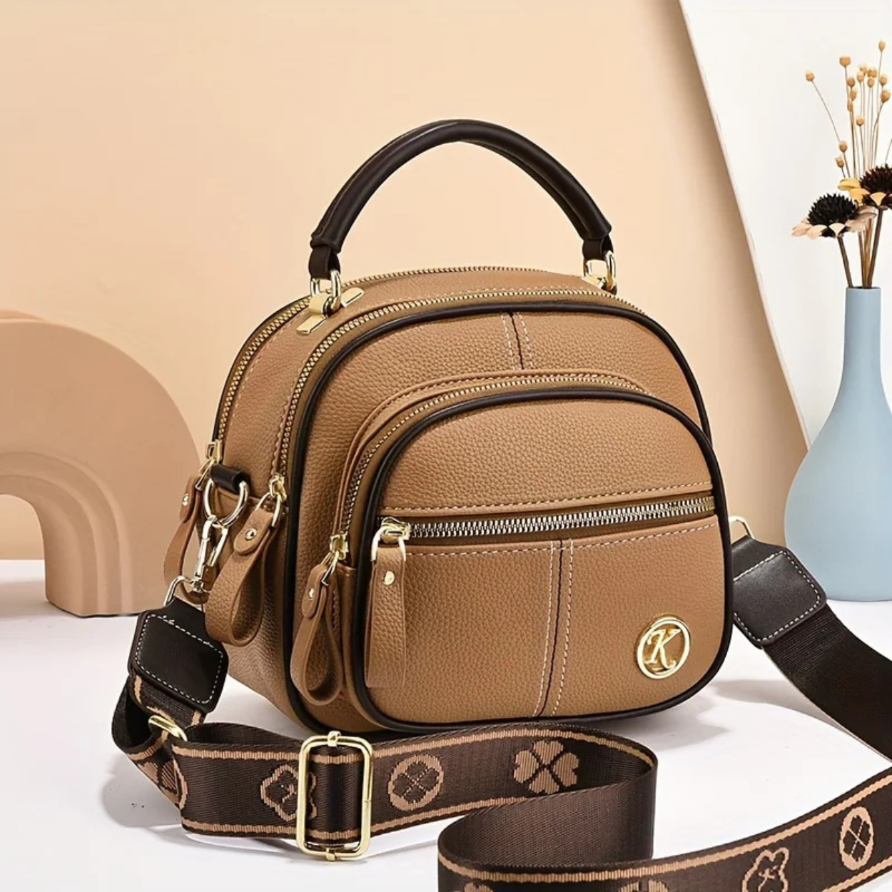 Elegante Damenhandtasche aus Leder mit Schulterriemen
